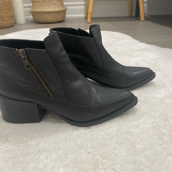 Black leather ankle boots - Picture 2 of 5